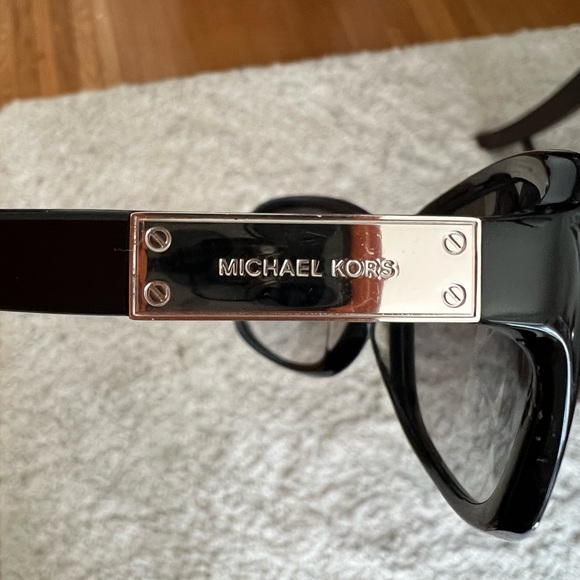 Assortment of designer women’s sunglasses and case. - Picture 2 of 5